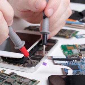 daten von kaputten handy retten techniker smartphone analyse