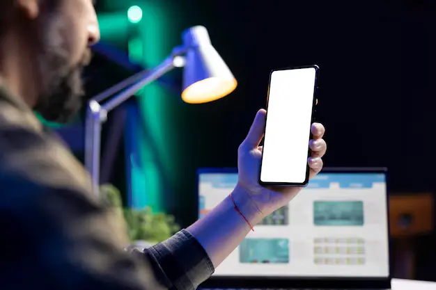 datenrettung smartphone und professionelle Fehlerdiagnose am Arbeitsplatz.